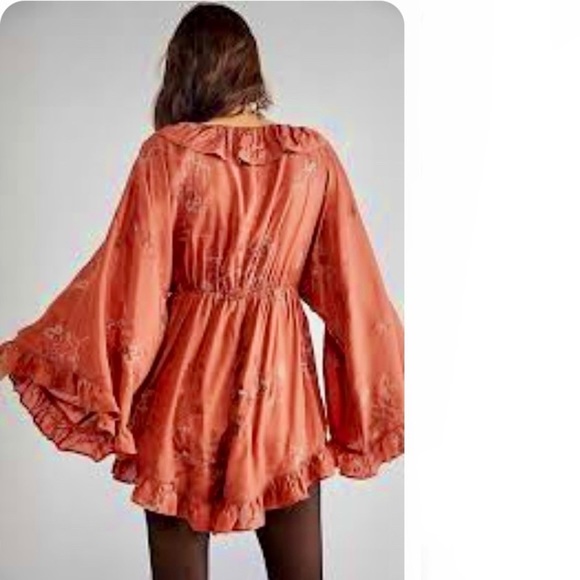 ✨RARE FIND✨DISCONTINUED DESIGN✨NWT Free People Rose Gold Hand-Embroidered Romper - Picture 4 of 6